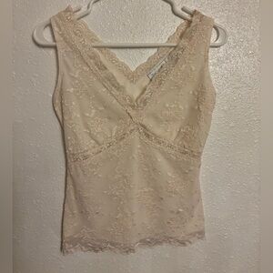Worthington off-white lace top with v-neck (Size S)
